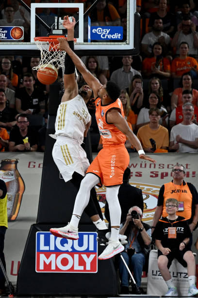 未占据明显 未占据明显