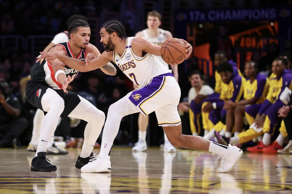 他在关键时 他在关键时